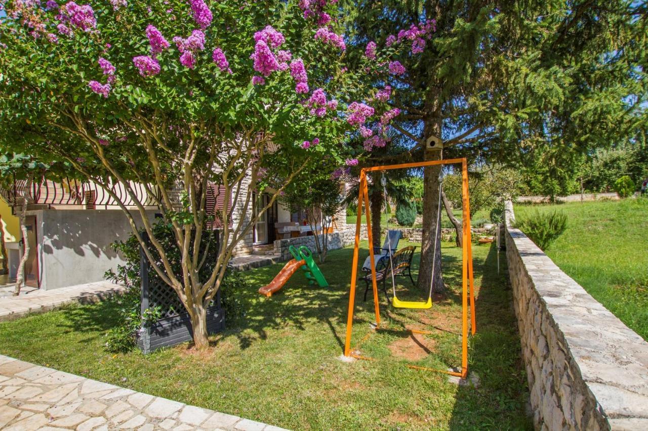 Apartments With A Parking Space Vinez, Labin - 11851 ภายนอก รูปภาพ